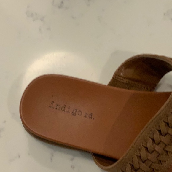 Tan sandals in great condition - Picture 3 of 3
